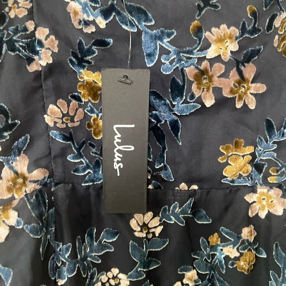 LULU's NWT Evenings with you floral velvet cocktail asymmetrical dress size L - Picture 6 of 11